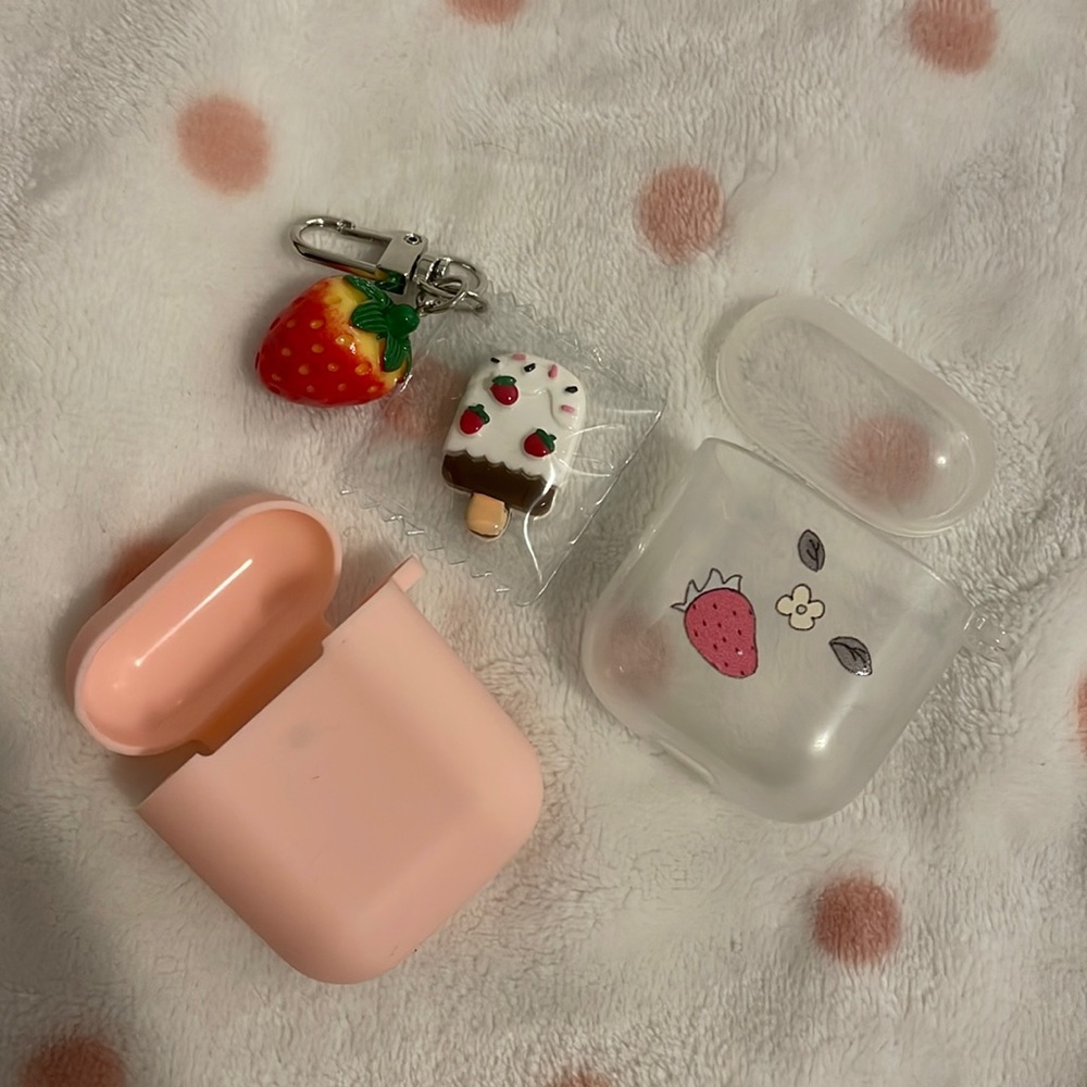 2 AirPods gen 2 case with keychain